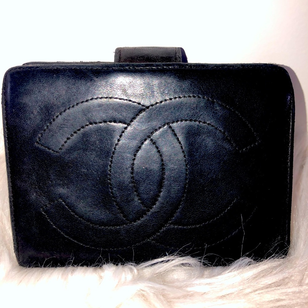 Vintage authentic Chanel black lamb skin compact wallet